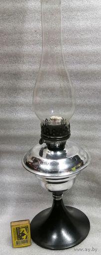 Керосиновая лампа со стеклом. Алюминиевая с карболитовой подставкой. СССР. .