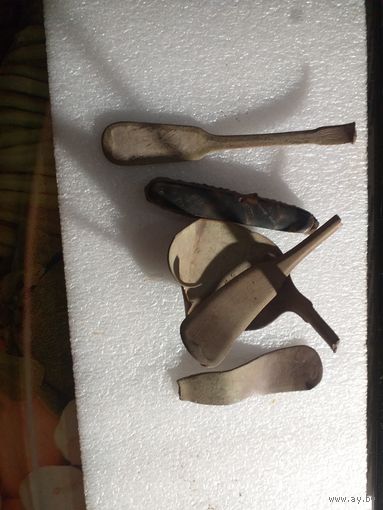 Обломки ложек и останки перочинного ножика