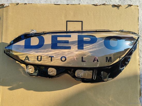 Стекло фары Вольво s90