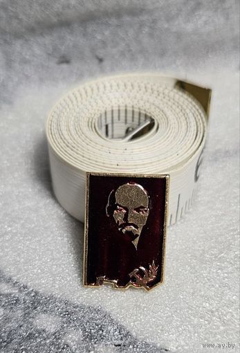 Значок с Лениным