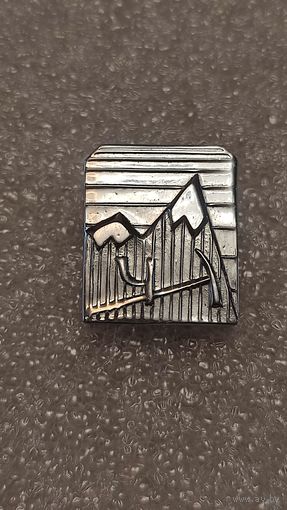 Значек знак Туризм Чегет Альпинизм Скалолазание Горы тяжелый,200 лотов с 1 рубля!!!