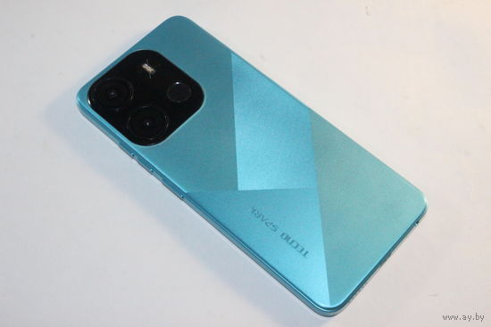 Телефон Tecno Spark Go 2023 4GB/64GB (голубой)