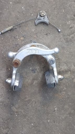 Задний клещевой тормоз ХВЗ СССР.