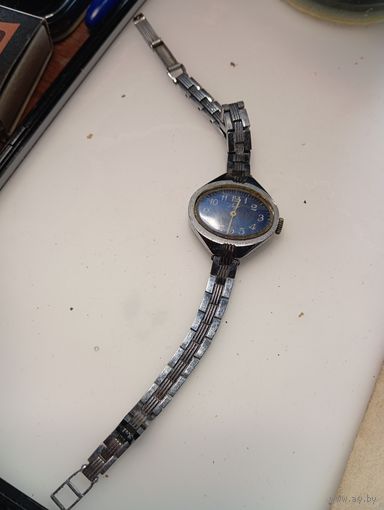 Часы механические ЛУЧ СССР . Винтаж . С рубля