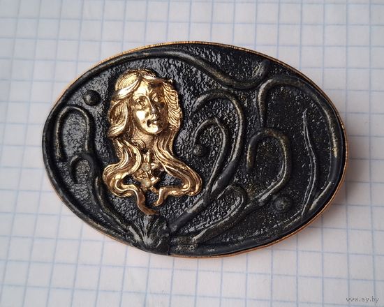 Крупная брошь. Позолота. Клеймо. Германия