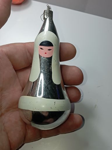 Ёлочная игрушка  -  Девочка Эскимоска . СССР  . Стекло . Редкая