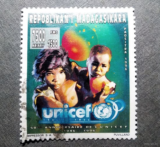 Марка Мадагаскар 1976 год 50 лет ЮНИСЕФ