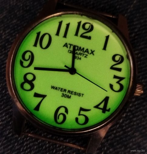 Часы "Automax"циферблат в темноте светится