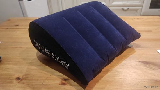 Подушка надувная, синяя, новая. Размер 40 на 36 см, высота 18 см.