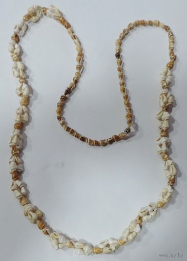Бусы из ракушек. Длина 90 см.