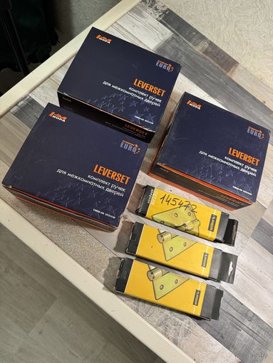 3 новых комплекта ручек НОРА-M для межкомнатных дверей + 3 новых комплекта петель Bastion (по 2 шт.) одним лотом