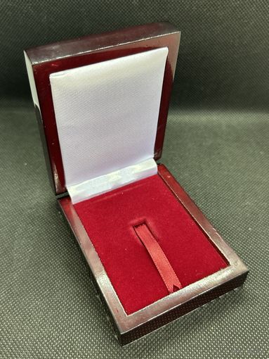 Футляр из дерева для золотого слитка 1 гр.