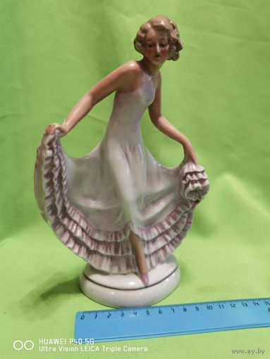 Фарфоровая статуэтка Германия танцовщица маленький скольчик носа старт с 1 рубля трёхдневный аукцион