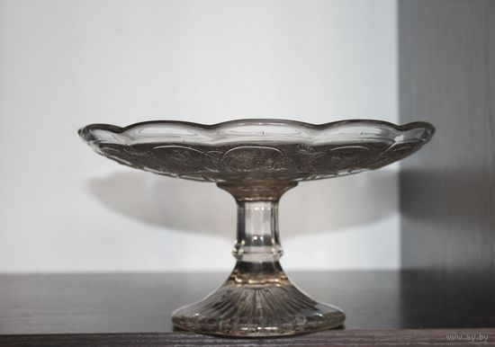 Стеклянная конфетница, из СССР.