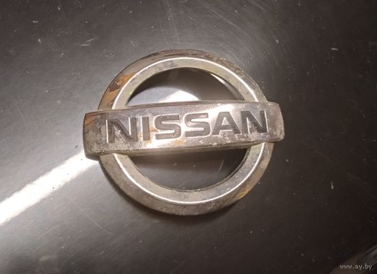 Знак, эмблема Ниссан. NISSAN QASHQAI J11