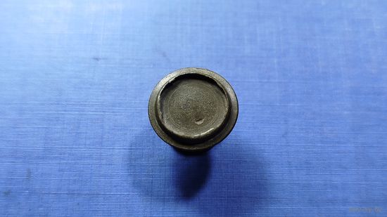 Воротниковая запонка.