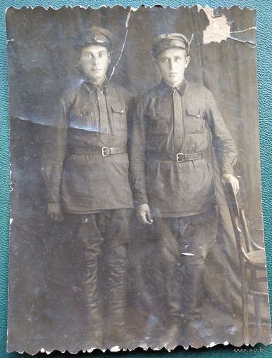 Фото двух военных. 1920-30 г. 9х12 см.