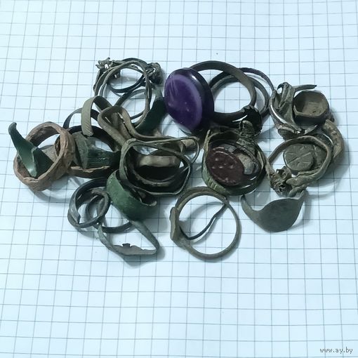 Лот колец , перстней и щитков. Более 30 шт . #8