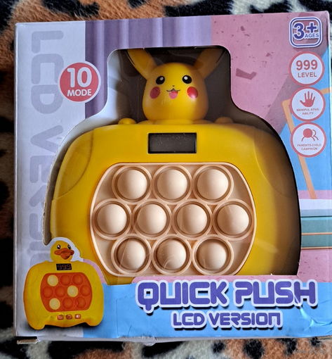 Попит электронный с дисплеем на русском языке Пикачу