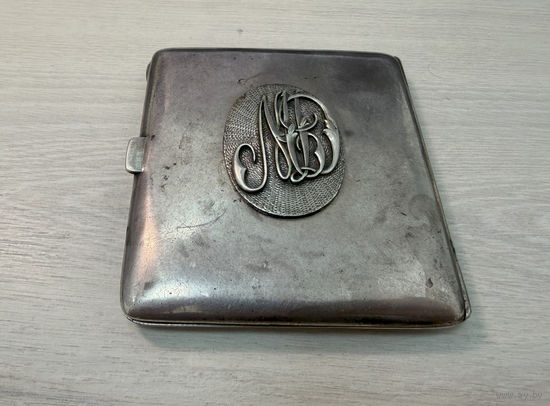 Портсигар. Серебро. 140 граммю Клеймо АР 900 проба. Вензель МД. Перламутр.