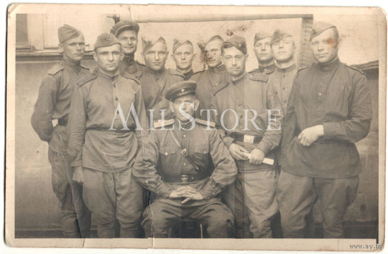 Группа солдат и офицеров РККА. Чехословакия, 1945 год. Трофейная пряга Вермахт.