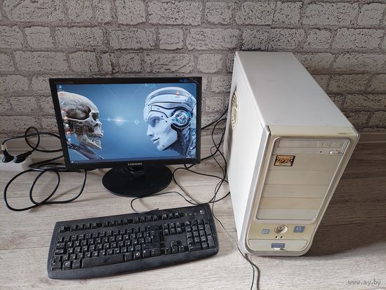 Компьютер с монитором, мышкой и клавиатурой