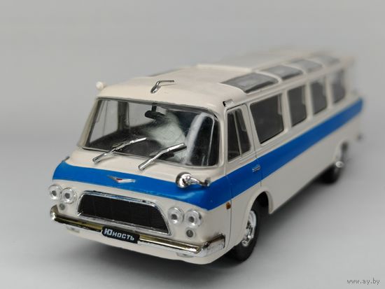 Модель Советского автопрома ЗИЛ-118 "Юность". 1/43 DeAGOSTINI. С рубля