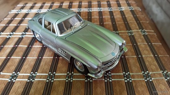 Mercedes-Benz 300 SL (1954) 1/24