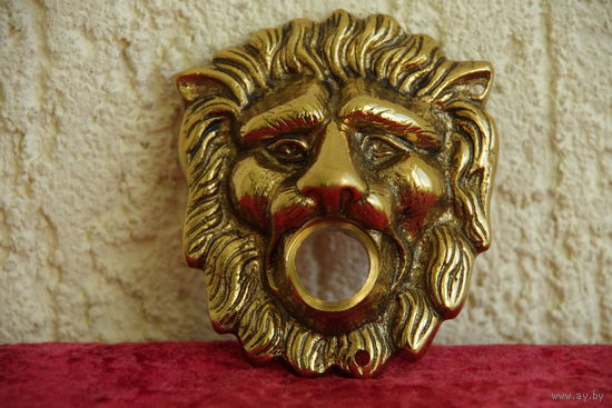 Накладка , барельеф  ( латунь )   7,5 см х 8,5 см