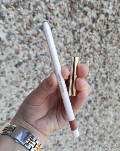 Полноразмерный карандаш для губ Rare Beauty Kind Words Matte Lip Liner 0.4 gr в оттенке Wise