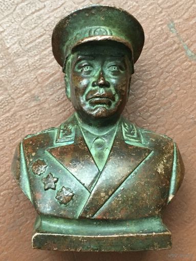 Бронзовый бюст китайского маршала Чень И