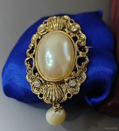 Крупная винтажная брошь. Под жемчуг. Замок с предохранителем. Состояние Люкс.