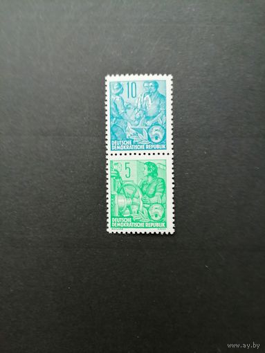 ГДР 1955 Сцепка вертикальная из марок стандарта "Пятилетка" (чистая**) S 5 Mi.453x+406x каталог 6.00 евро