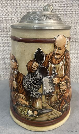 Рифленная пивная кружка Монахи Edition Kossinger, Германия. 1989 год. Высота 16 см. 0.5L