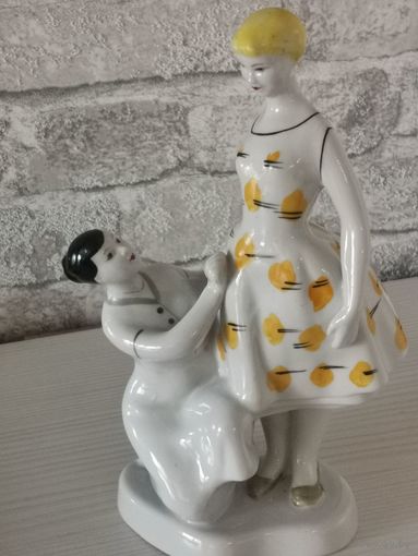 Статуэтка На примерке Полонне с 1 рубля под растоврацию