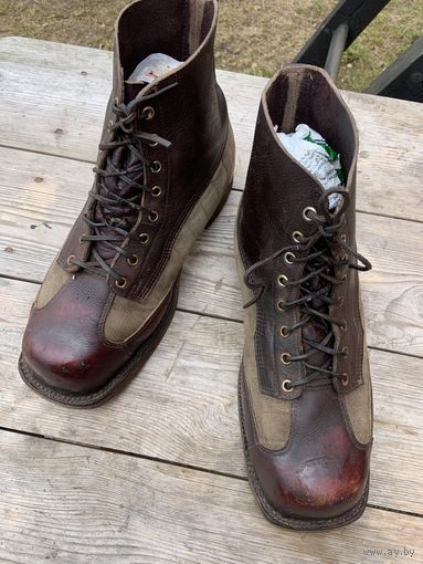 Редчайшие-ещё на кожаных шнурках, слоёной кож.подошве и каблуке , из мягкой но прочной кожи довоенные ботинки егерских частей-размер 45.