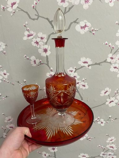 Грфин,поднос,рюмка цветной хрусталь