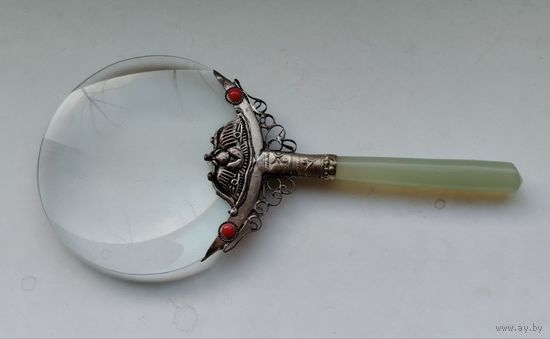 Лупа в красивом оформлении