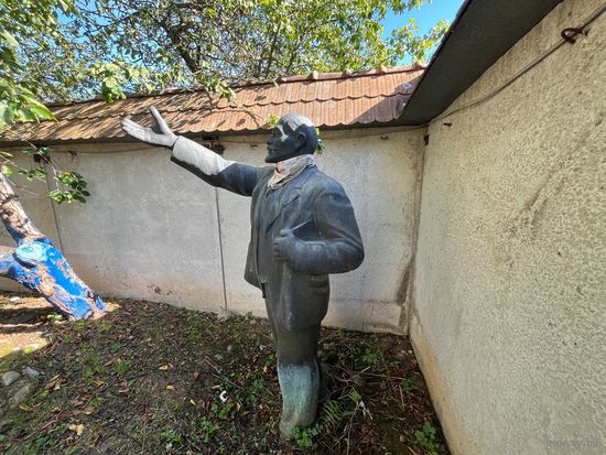 Памятник В. И. Ленину  времен СССР