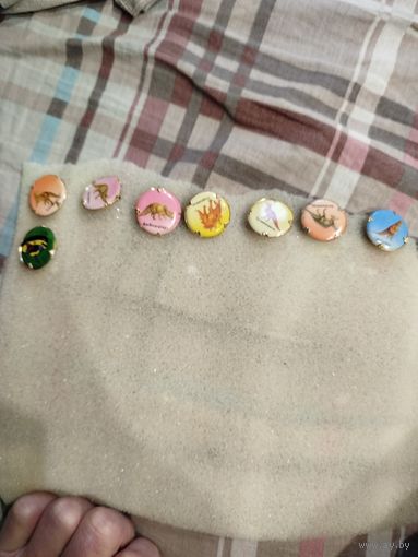 Значки детские,динозаврами,8 шт,с рубля