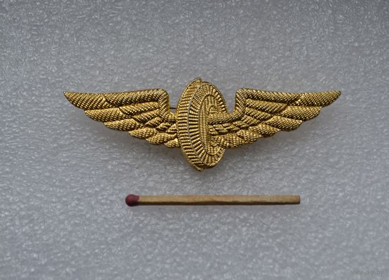 Нагрудный знак железнодорожника СССР.