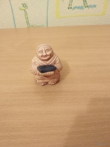 Бабушка с хлебом-солью. 6 см. Почтой не высылаю.