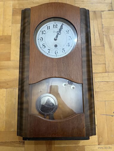 Часы настенные ОЧЗ ,идут