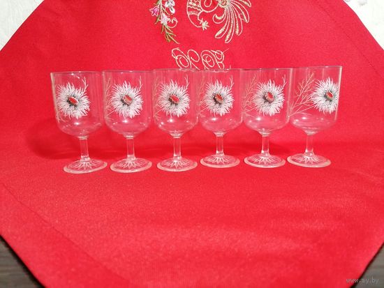 Рюмки на ножке раритетные
