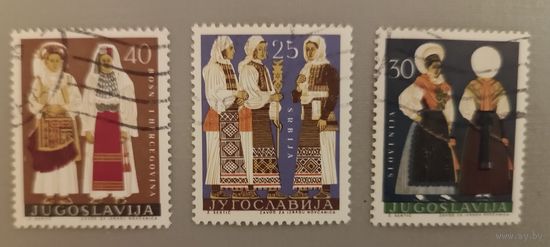 Народные костюмы. Югославия,