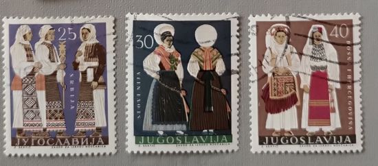 Народные костюмы. Югославия,