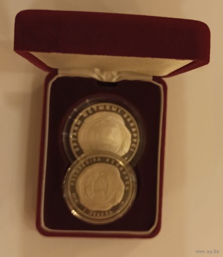 Футляр для 2 монет с капсулами 45.00 mm и 38.00 mm бархатный красный