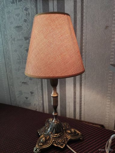 Настольная винтажная лампа. Бронза. Европа. Рабочая.