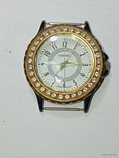 Часы кварцевые CHANEL . С рубля .