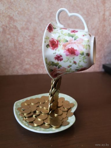 Денежная чашка. Панно из монет.